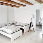 Nice And Bright Flat In Pankow
