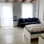 Nice And Bright Flat In Pankow